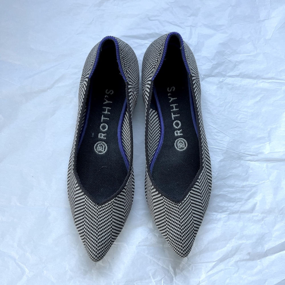 Rothy’s Pointed Flat - (retired print) blk & wht chevron - size 7